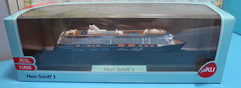 Cruise ship "Mein Schiff 3" TUI Cruises full hull in showcase (1 p.) ML 2014 in 1:1400